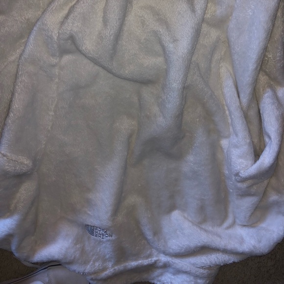 White Fuzzy North Face Fleece - Picture 2 of 3